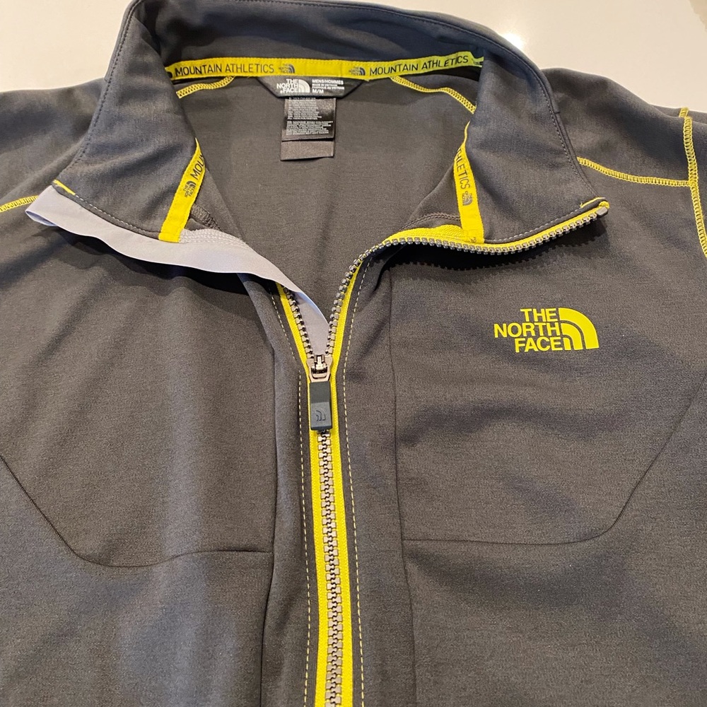 The North Face Men’s Ampere Jacket size Medium.